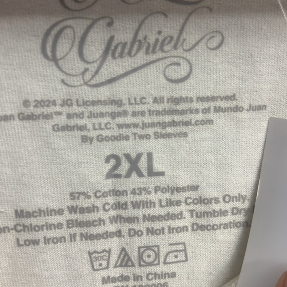 2X Cream Graphic T-Shirt with Querida Print New - Picture 7 of 7
